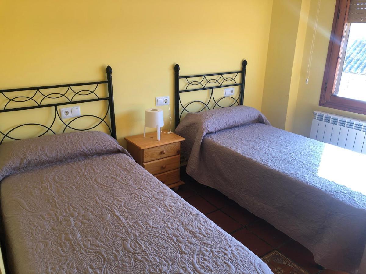 Bar Hostal Torralba De Los Sisones Екстер'єр фото