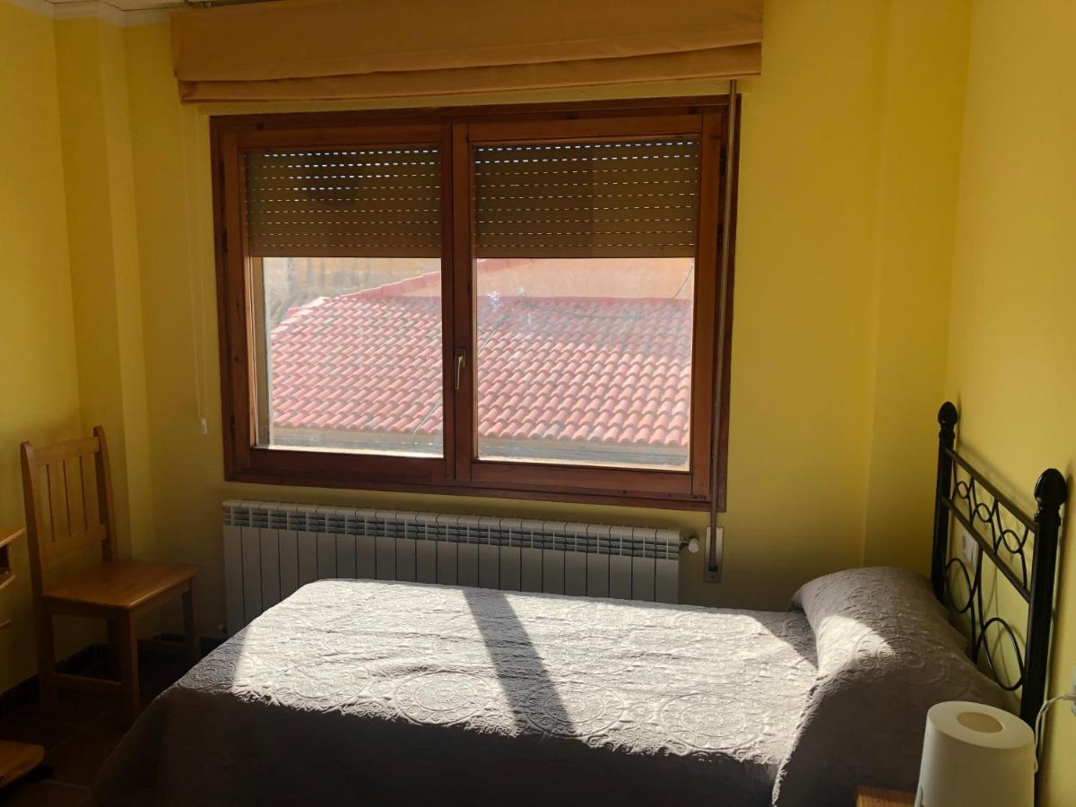 Bar Hostal Torralba De Los Sisones Екстер'єр фото