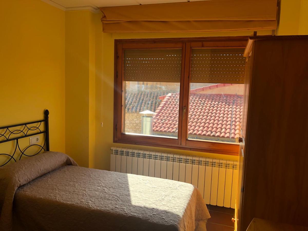 Bar Hostal Torralba De Los Sisones Екстер'єр фото