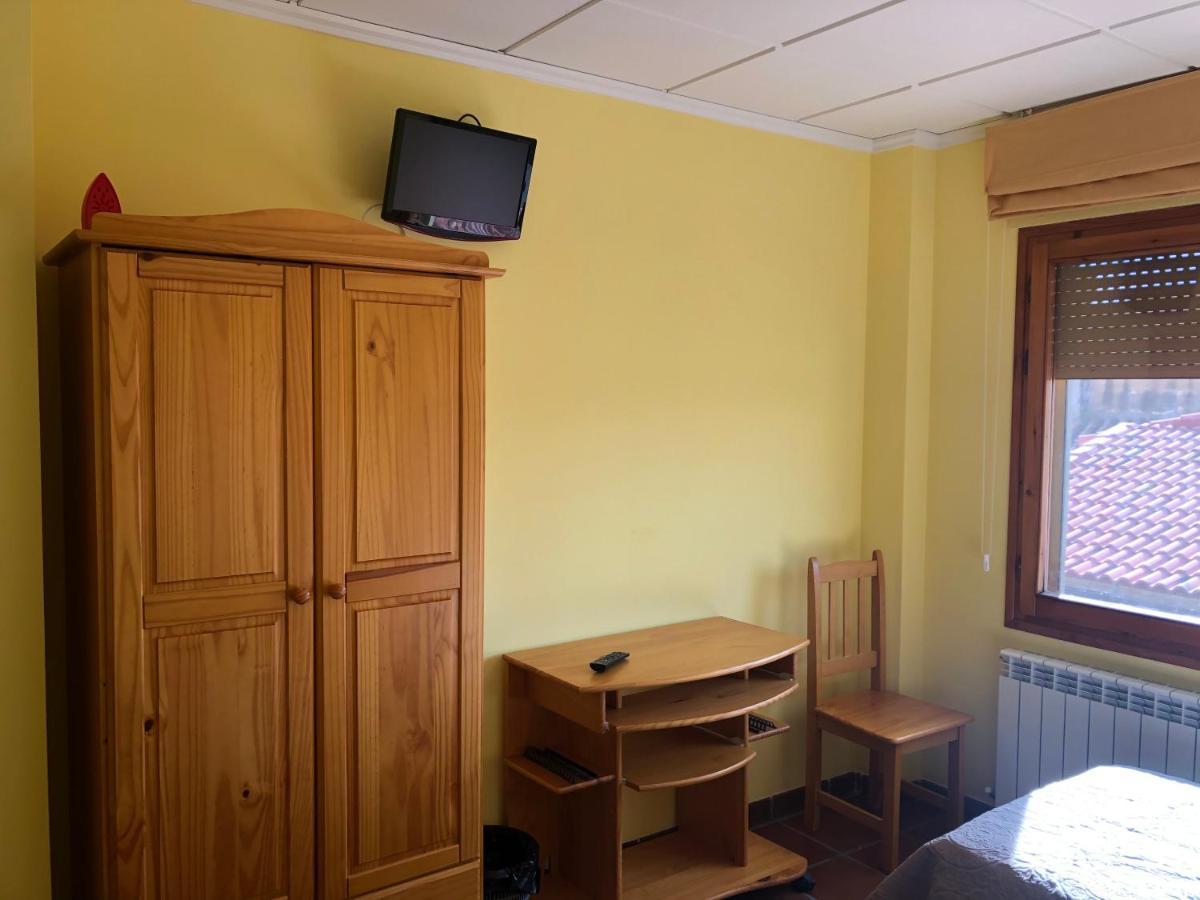 Bar Hostal Torralba De Los Sisones Екстер'єр фото