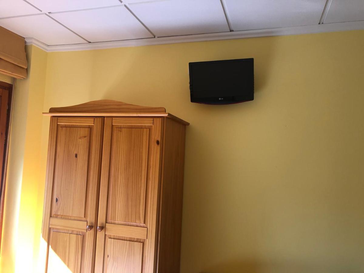 Bar Hostal Torralba De Los Sisones Екстер'єр фото