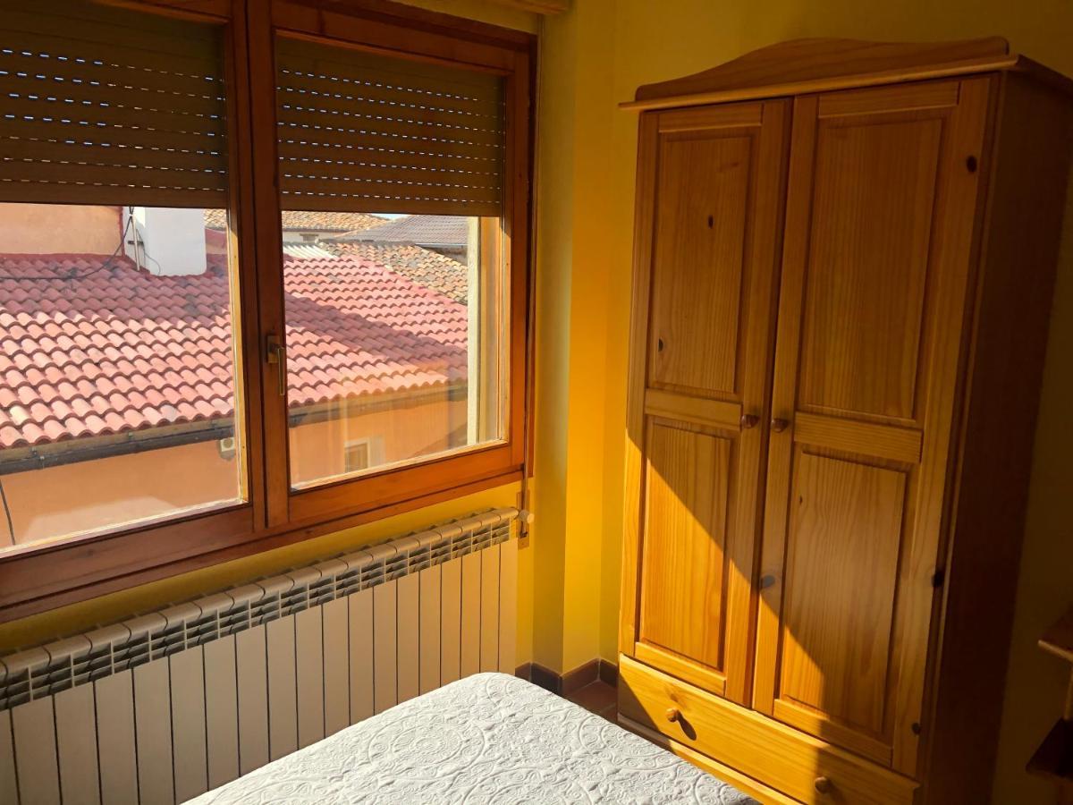 Bar Hostal Torralba De Los Sisones Екстер'єр фото