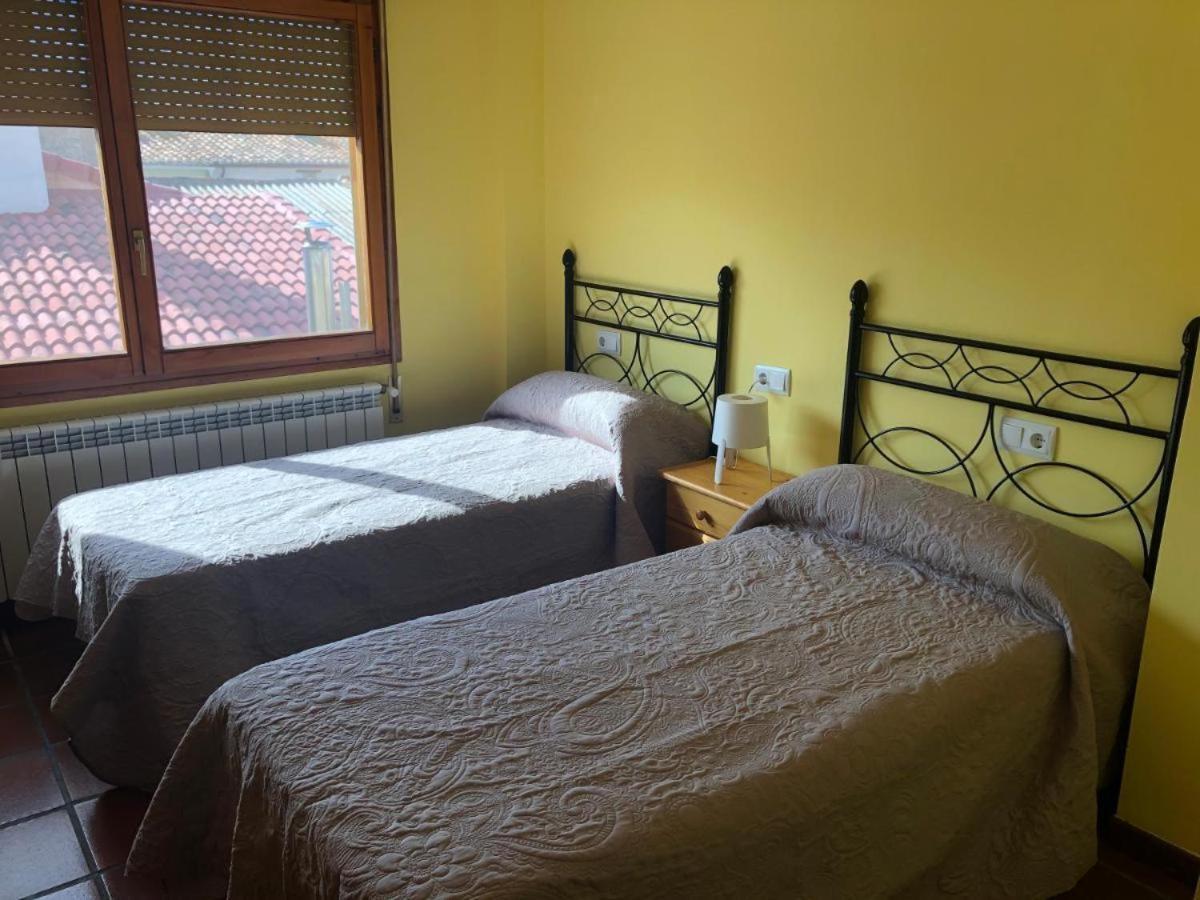 Bar Hostal Torralba De Los Sisones Екстер'єр фото